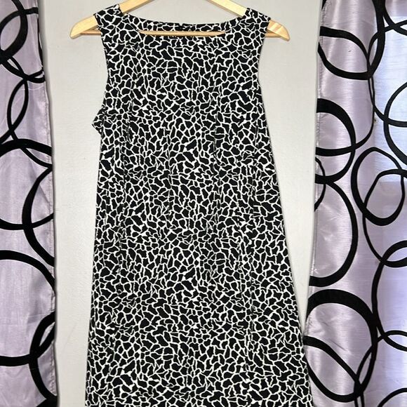 Motherhood black and white print sleeveless shift dress - Picture 3 of 10